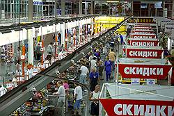 Граждане России экономят на потреблении, но не на будущем