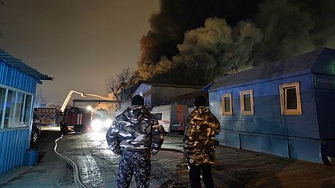 Пожар в производственном здании на юге Москвы локализован