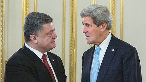 Петр Порошенко и Джон Керри обсудили по телефону ситуацию в Донбассе