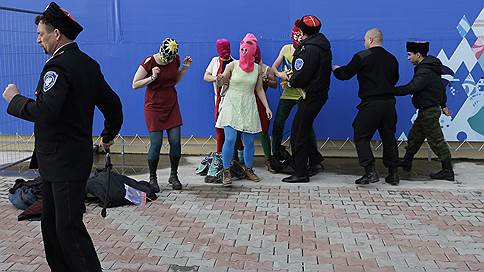 Участницы Pussy Riot пожаловались в ЕСПЧ на отказ в расследовании потасовки с казаками в Сочи