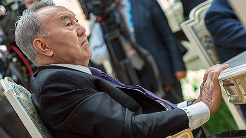 Президент Казахстана Нурсултан Назарбаев награжден орденом Александра Невского