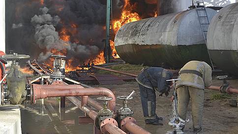 Число жертв пожара на нефтебазе на Украине возросло до двух человек