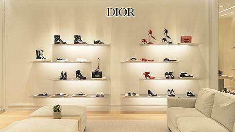  ,      //       Christian Dior  