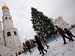 24 декабря 2010, Россия, Москва.

Новогодняя елка на Соборной площади Московского Кремля.
