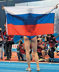  Триколор вместо трикотажа 
 Олимпийская чемпионка в прыжках с шестом Елена Исинбаева. Москва, 2006 
