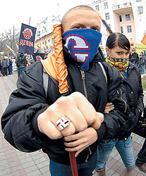 Владивосток. Молодежь отмечает День народного единства в националистических костюмах