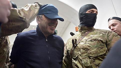 Дагестанского премьера не отпустили ни домой, ни на свободу // Обвиняемый в хищениях считает свое задержание политическим заказом