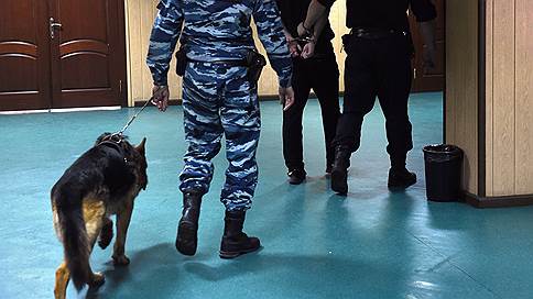 Полицейскому инкриминируют финансирование терроризма // Бывшего замначальника УВД Махачкалы арестовали за 160 тыс. руб.