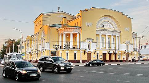 Волковский театр будут защищать вилами // Акция против его объединения с Александринкой пройдет в форме субботника