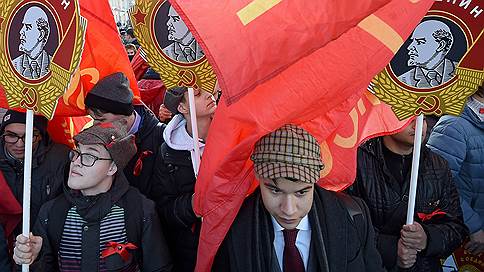 Первомайскую демонстрацию перекрывает буржуазия // Коммунистам не дают пройти по арендованному участку в центре Ярославля