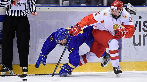 Российские хоккеисты проиграли финал в овертайме // Они завоевали серебро юниорского чемпионата мира