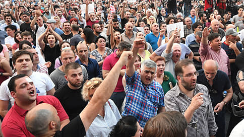 Тбилиси четвертовали митингами // Участники четырех акций протеста могут вступить в столкновение