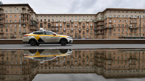 В такси подсадят «Помощника Москвы» // К системе верификации пропусков в поездках остается много вопросов