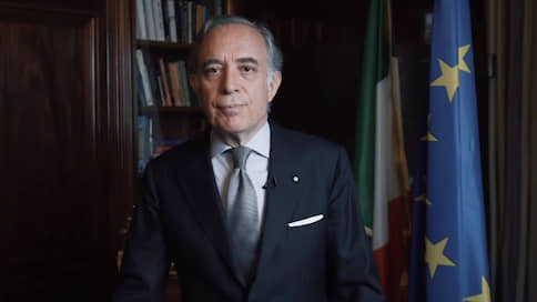 Посольства уходят в онлайн // Итальянские дипломаты отметили День Республики в Facebook