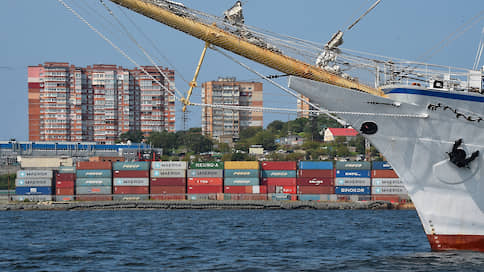 Контейнеры подплывают к портам // Стивидоры обсудили разрешение их перевозки в полувагонах