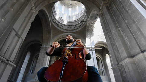 «Музыка не знает никаких границ» // Бельгийский виолончелист дал концерт в разрушенном соборе Шуши