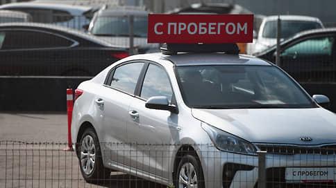 Подержанные машины выехали на падении рубля // Цены на них продолжают расти