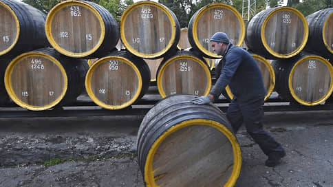 «Массандру» отдают со скидкой // Депутаты Крыма одобрили продажу легендарного винодельческого холдинга