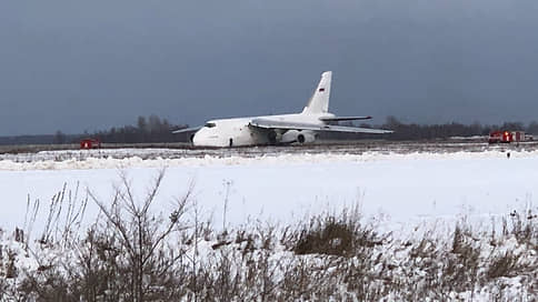 Двигатель «Руслана» развалился в воздухе // Аварийная посадка грузового самолета остановила полеты в Новосибирске