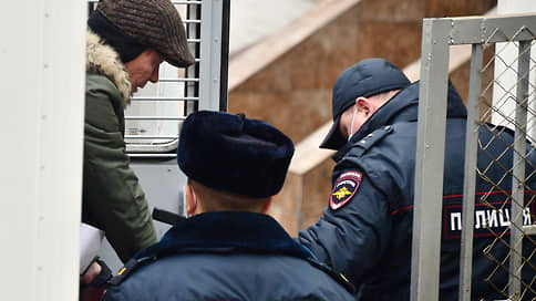 Министр сел быстро и надолго // Дмитрий Куракин арестован за взятки и махинации с военным лесом