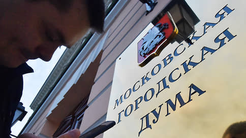 Сообразили на троих // Округ покойного Николая Губенко поделили между депутатами от «Единой России» и «Яблока»