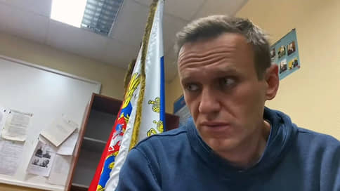 Алексей Навальный арестован на выезде // Решение о его заключении под стражу суд вынес в отделении полиции