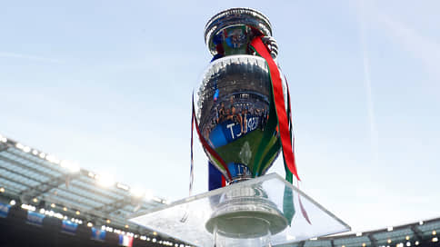 UEFA готов вернуться к прошлому // Чемпионат Европы по футболу, возможно, пройдет не в одиннадцати, а в одной стране