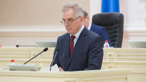 Удмуртский чиновник вернулся с пенсии // Уволенный парламентом главный контролер республики восстановился в должности через суд