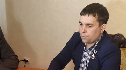 Экс-участкового выдворяют из квартиры // Поддержавшего Навального курского экс-полицейского лишают служебного жилья через суд