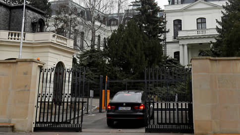 Отношения между Россией и Чехией подорваны взрывом боеприпасов // Вместо закупки «Спутника V» Прага высылает 18 российских дипломатов