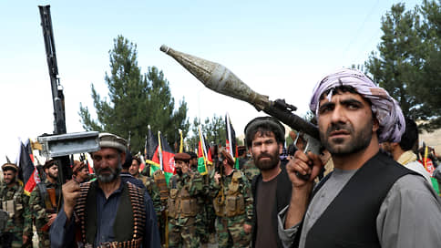 Афганистан бежит от самого себя // Наступление талибов вынуждает афганских военных укрываться в Таджикистане и Узбекистане