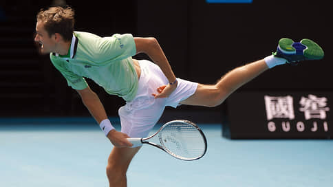 Даниилу Медведеву устранили конкурента // Третий теннисист мира Александр Зверев выбыл в четвертом круге Australian Open