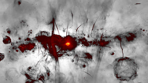 Ученые опубликовали фотографии центра Млечного Пути с черной дырой