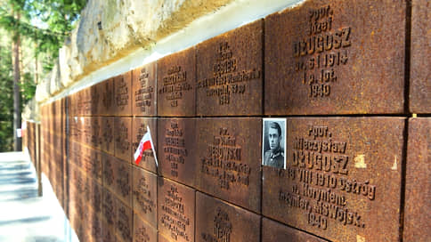 Польский мемориал в Катыни предложили ликвидировать // Эсеры и коммунисты настаивают на частичном демонтаже памятника в Смоленской области
