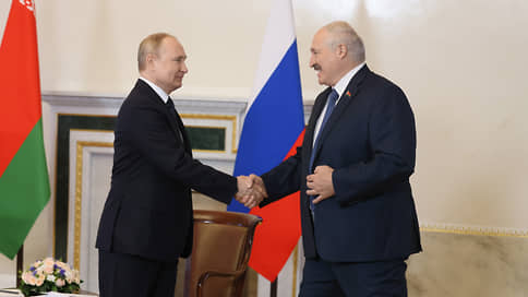 Александр Лукашенко просит сделать ход ядром // Владимир Путин поспешил удовлетворить просьбу в Константиновском дворце
