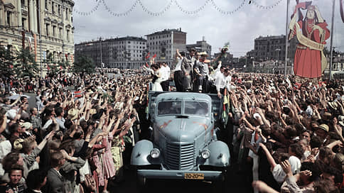 Без единой рекламы кока-колы // Как 65 лет назад прошел крупнейший фестиваль молодежи в СССР