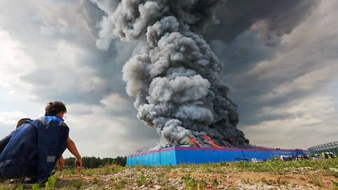 Пожар на складе Ozon // Фоторепортаж