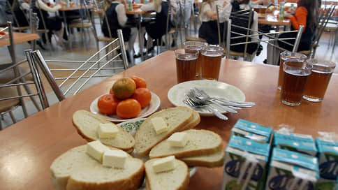 Школьников разделили обеды // В Ульяновске детей из малообеспеченных семей кормят за отдельным столом