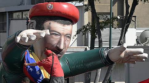 По приговору революционного карнавала // Товарищи и враги Уго Чавеса в едином порыве отметят 20-летие его прихода к власти