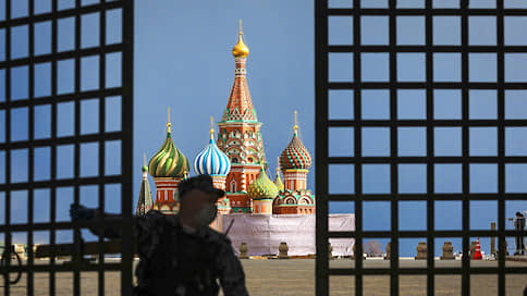 Москва заиграет новыми масками // Мэрия продлила ограничения и предписала горожанам дополнительные меры защиты