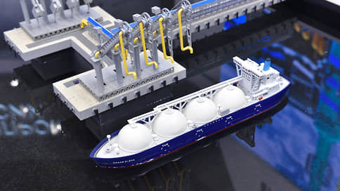 «Арктик СПГ-2» подбирают судовладельцев // «Совкомфлот» и MOL могут получить контракт на танкеры для проекта