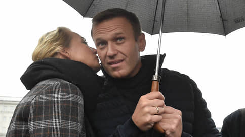 Алексея Навального сажают на измену // Представители власти обвинили оппозиционера в сотрудничестве с ЦРУ