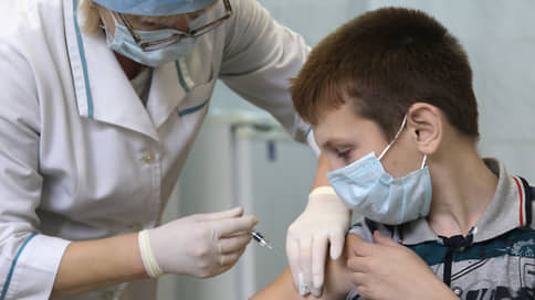 Сами с шприцами // Студенты московских вузов жалуются на принудительную вакцинацию от гриппа