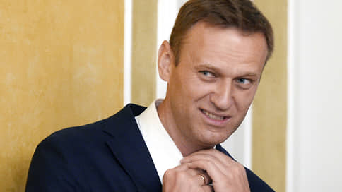 Никогда еще Алексея Навального так не ждали на родине // На его задержание по прилете претендуют ФСИН и СКР