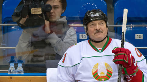 У Александра Лукашенко выбили клюшку из рук // Белоруссия лишилась чемпионата мира по хоккею