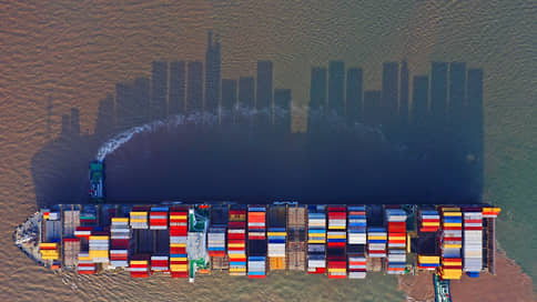 Китай заставляет контейнервничать // Заторы в портах юга страны парализуют мировую торговлю