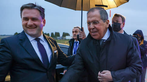 Россия присоединяется к неприсоединившимся // Сергей Лавров совершает многоцелевой визит в Белград