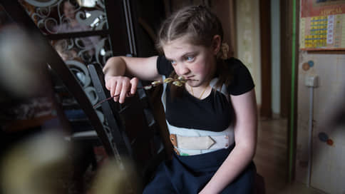 Девочка, которая поет // Пятнадцатилетнюю Арину спасет операция на позвоночнике