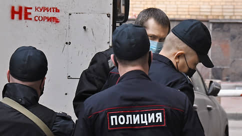 Дозаконная конфискация // Экс-полковник Захарченко пытается вернуть изъятые миллиарды
