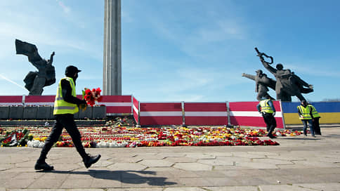 Рига освобождается от освободителей // В латвийской столице решили демонтировать памятник советским воинам